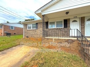 Building Photo - 2132 Brookneal Dr