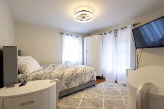 Building Photo - 1032 Yellowstone Rd