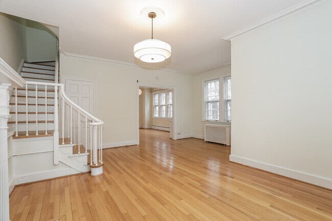 Foto del edificio - 2927 Cathedral Ave NW