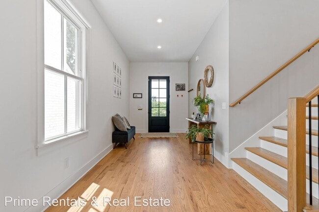 Building Photo - 4 br, 3.5 bath House - 1011 Preston Dr