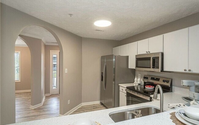 Building Photo - Charming 3BR Condo in Fayetteville
