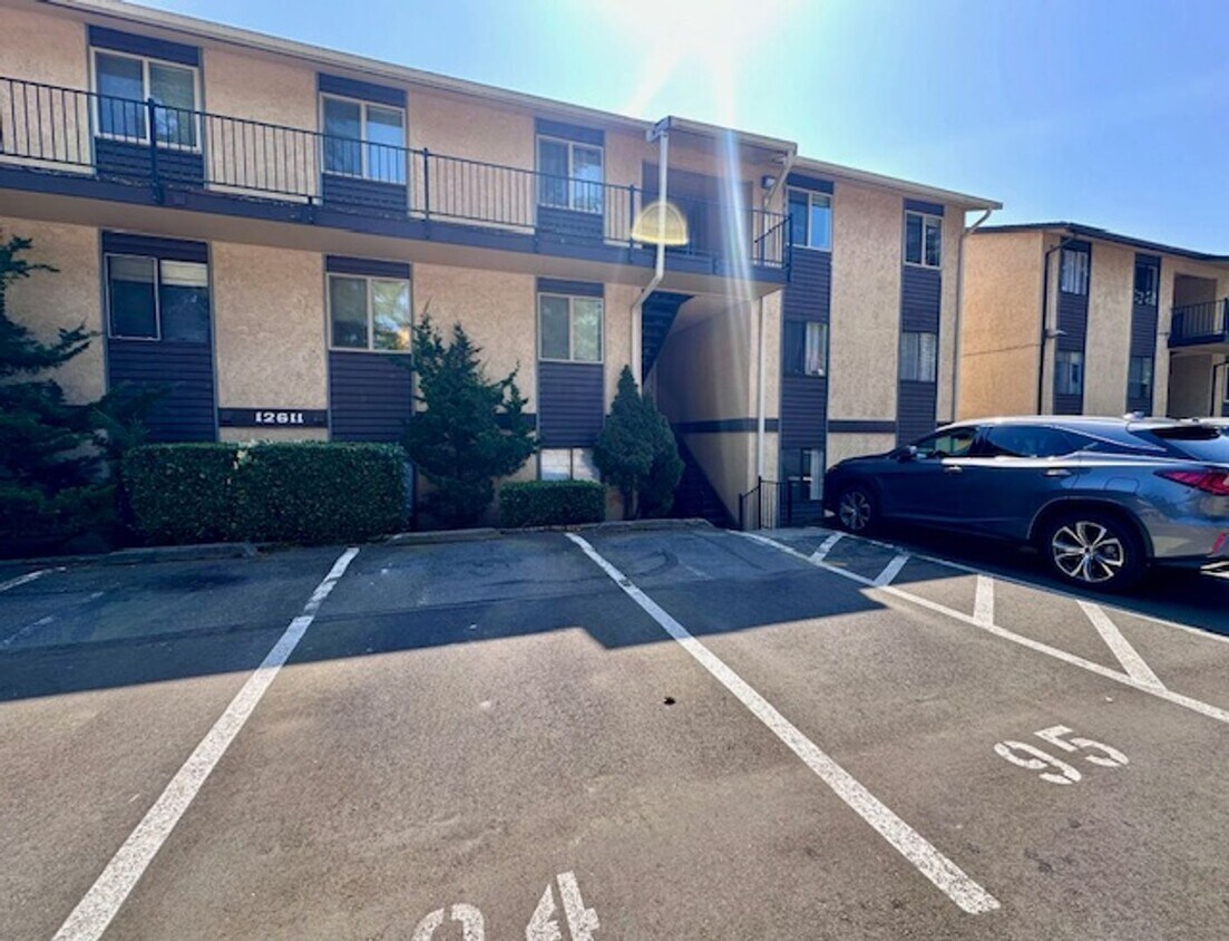 Foto principal - 2 bedroom condo with Washer/Dryer