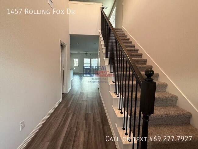 Foto del edificio - 1457 Rolling Fox Dr