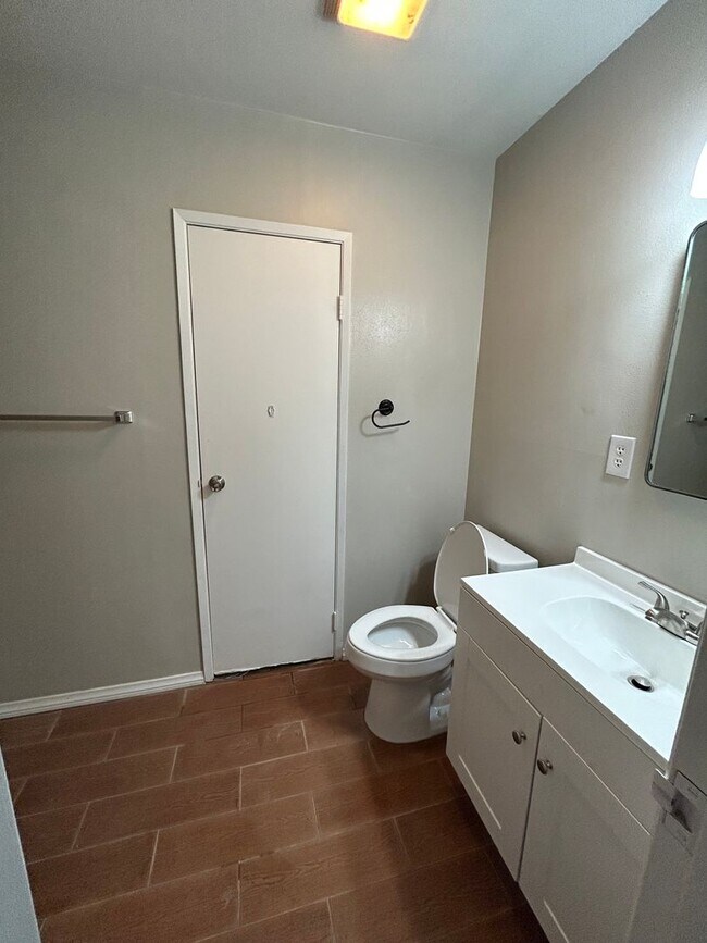 Building Photo - Newly remodeled house in Brawley