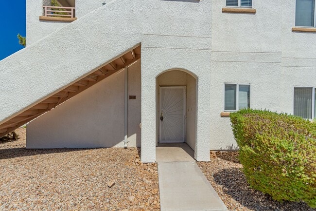 Building Photo - HCVP considered!  SAHARA & SLOAN AREA/ GAT...