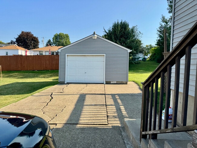 Building Photo - 624 Creed St