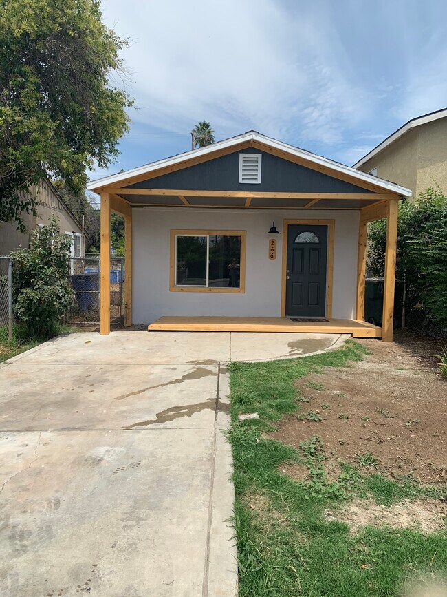 Building Photo - 266 W Pinedale Ave