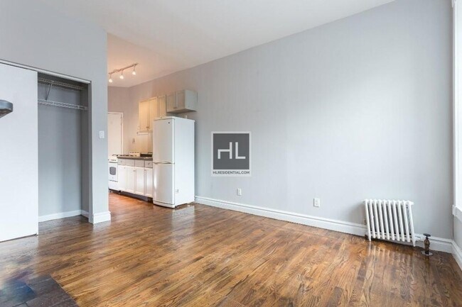 Building Photo - LEROY ST.