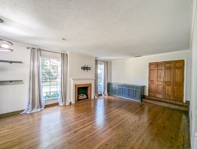 Foto del edificio - Spacious 4/3 bathroom Home