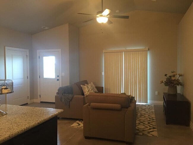 Building Photo - 3426 Sunflower Dr