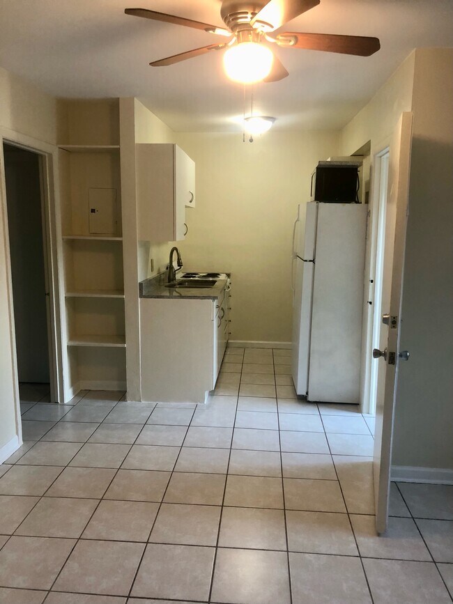 Kitchen - 1412 NE 2nd Ave