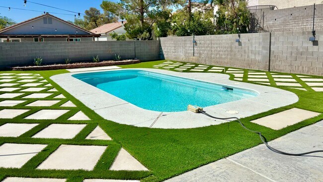 Building Photo - AMERICANA Property Mgmt - Remodeled 4 beds...