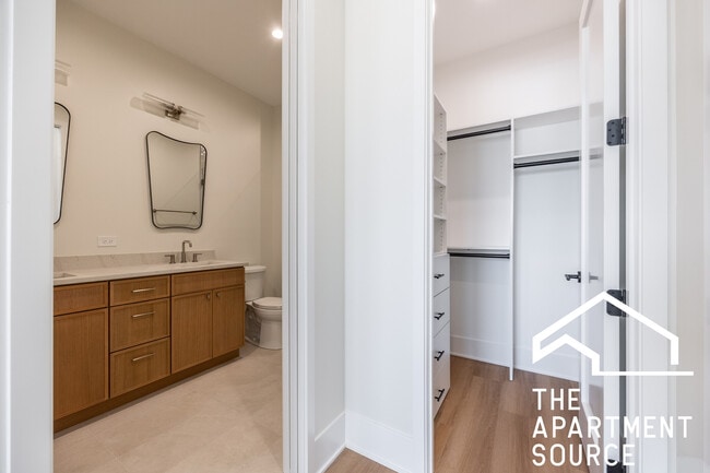 Building Photo - 1624 W Grand Ave