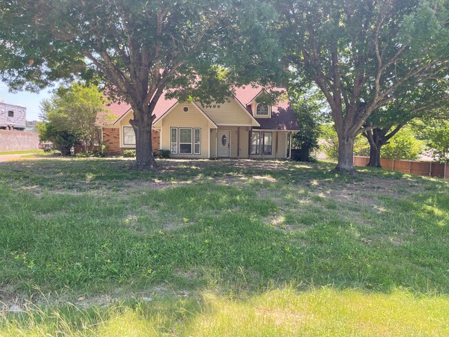 Building Photo - 932 Valley View Ave