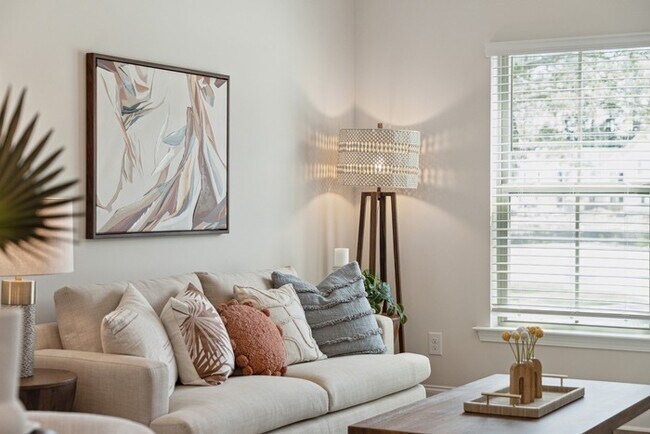 Foto del edificio - 210 Pinewind Way