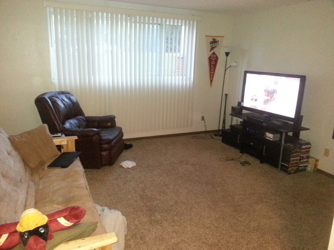 1112 Langley Rd Unit 2, Waterloo, IA 50702 Apartments in Waterloo, IA