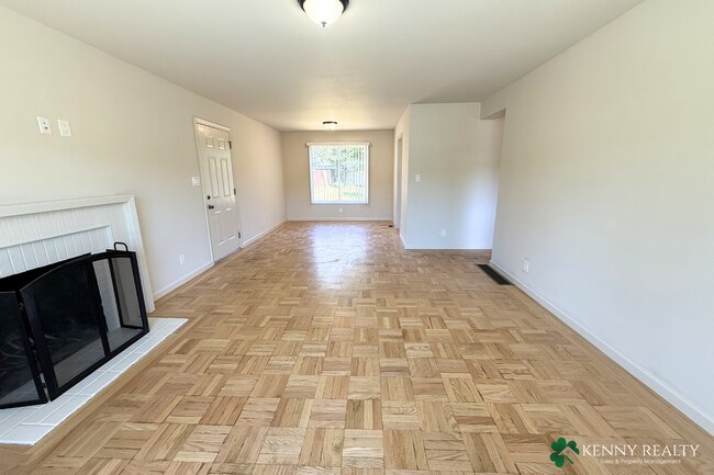 Foto del edificio - Spacious 3-Bedroom Home with Hardwood Floors & Large Backyard in South San Francisco