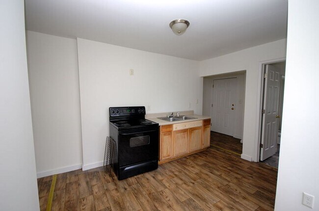 Building Photo - 713 S Slocumb St