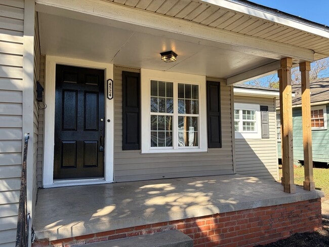 Building Photo - Remodeled 3BR/1BA in Broadmoor
