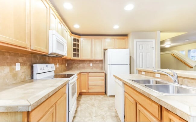 Building Photo - 10096 185th Ave E