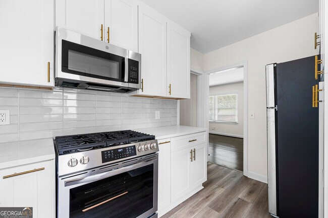 Foto del edificio - 990 Lindridge Dr NE