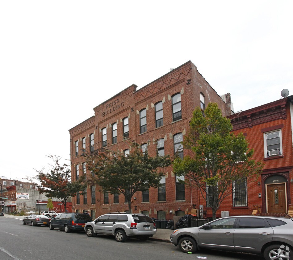 Foto del edificio - 124-128 Stuyvesant Ave