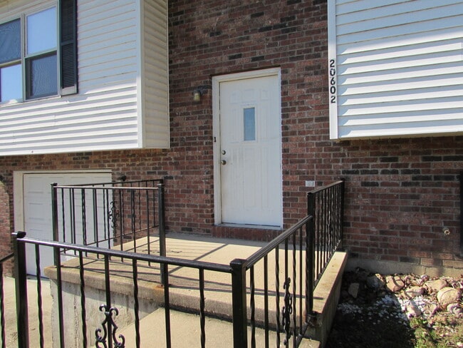 Building Photo - 3 Bedroom House Close to FLW -  New LVP Flooring May 2024!