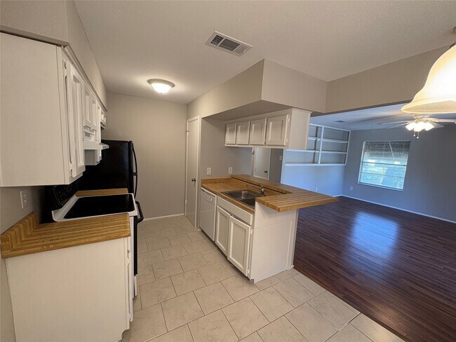 Foto del edificio - 312 S Poplar St