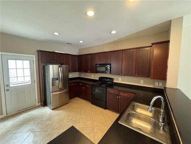 Foto del edificio - 3058 Cedar Glade Ln NE