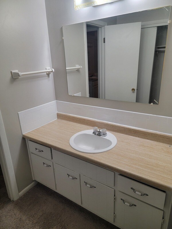 Foto del edificio - 628 Wooddale Terrace