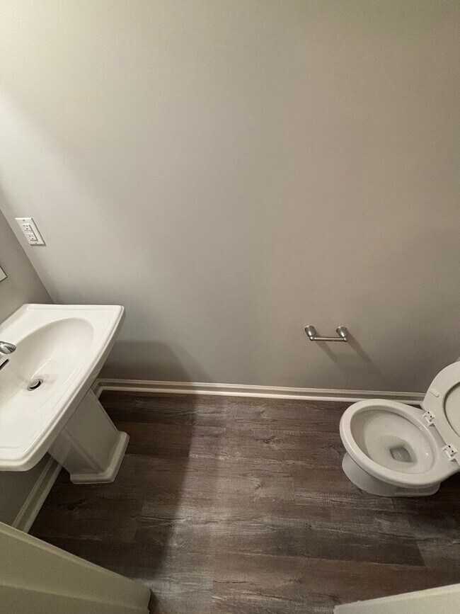 Building Photo - 916 Erika Ln