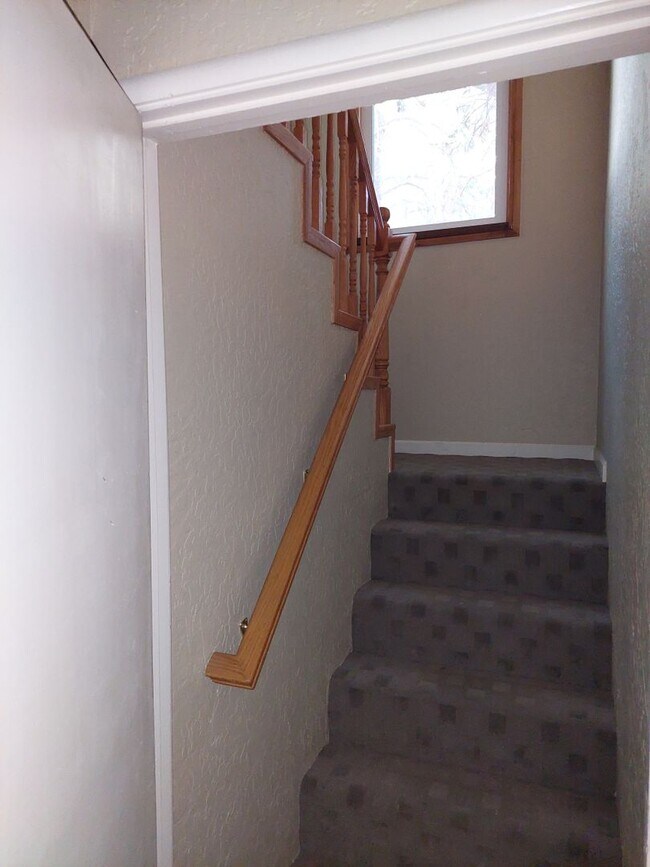 Building Photo - Seasonal Furnished rental