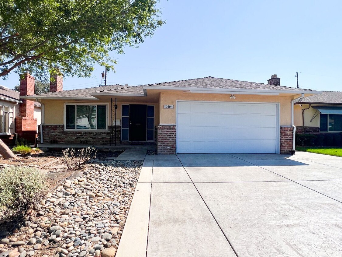 Tahoe Park Gem in Great Location! - Tahoe Park Gem in Great Location!