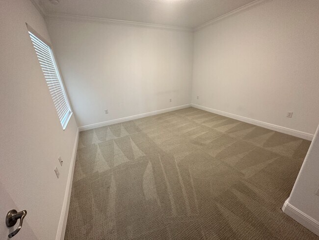 Building Photo - 9754 SW 103rd Ave