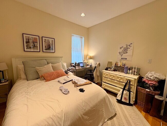 Foto del edificio - 1803 Beacon St