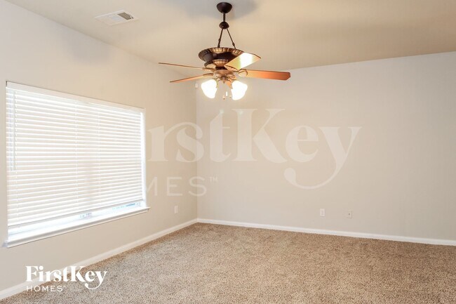 Building Photo - 12649 Forest Lawn Rd