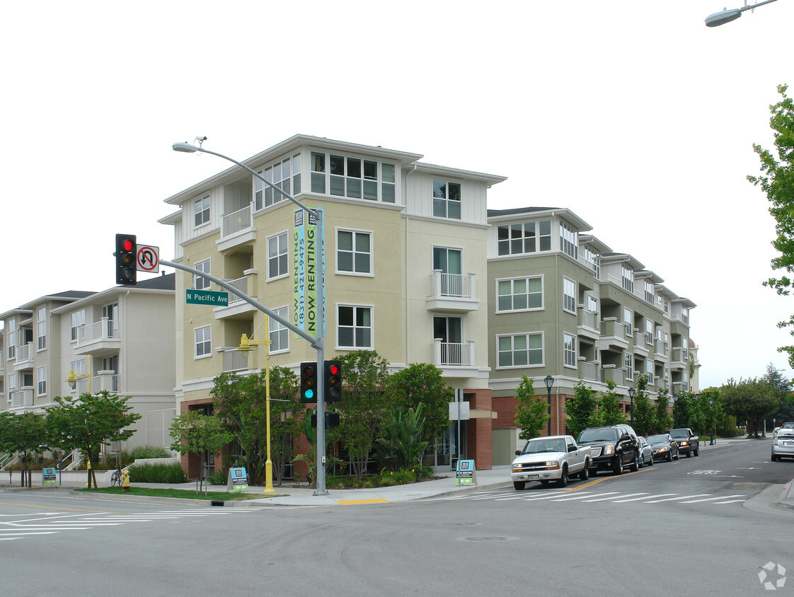 Primary Photo - 2030 N Pacific Ave
