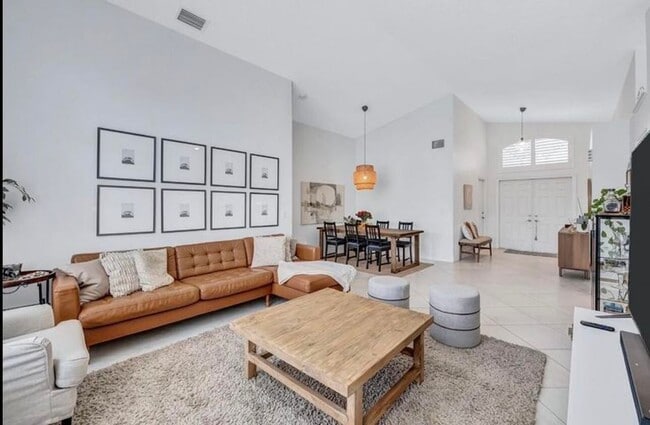 Building Photo - 9569 Tavernier Dr