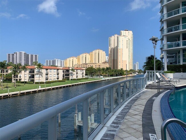 Foto del edificio - 3131 NE 188th St