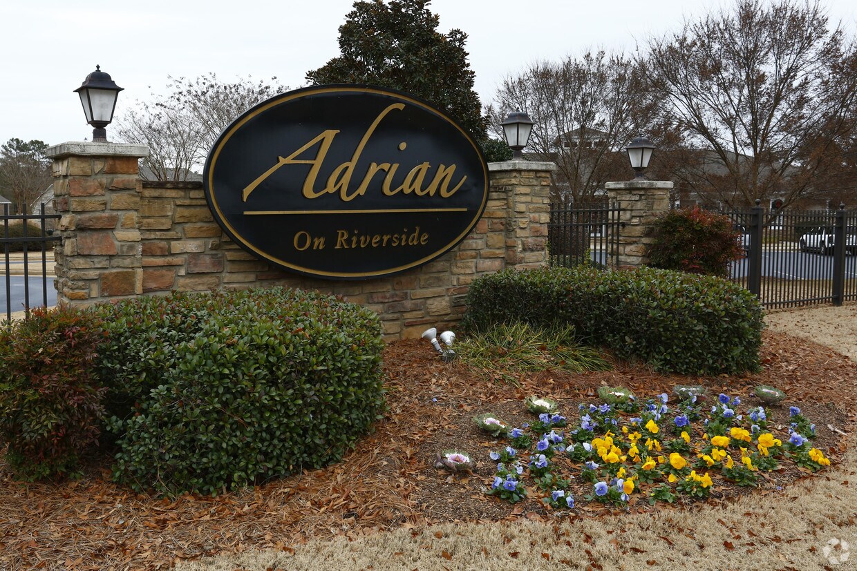 Adrian on Riverside Apartments Macon, GA