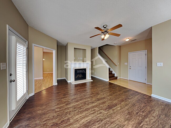 Foto del edificio - 582 Cotton Brook Dr