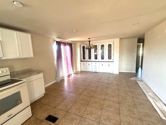 Building Photo - Large manufactured home in Spring Creek