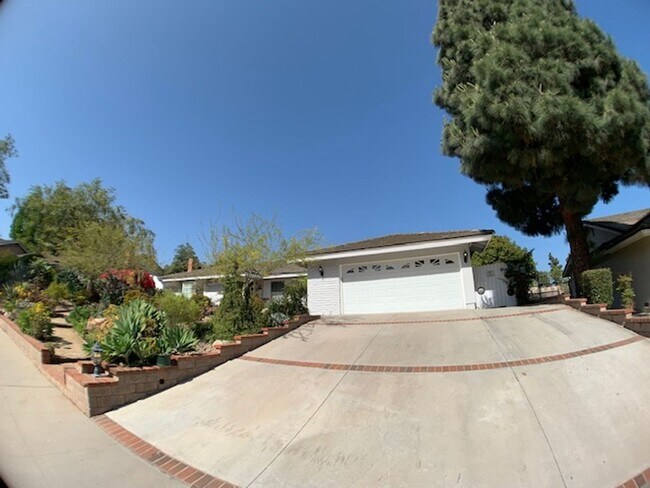 Foto del edificio - Camarillo 4 Bedroom 2 Full Bathroom Single...