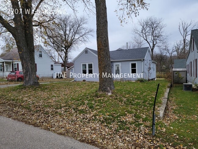 Building Photo - 2207 W Grand Ave.