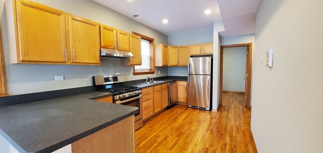 Building Photo - 2554 W Walton St
