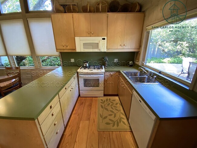 Foto del edificio - Adorable One Bedroom Carmel Cottage