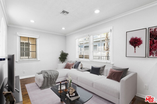 Building Photo - 916 N Alfred St