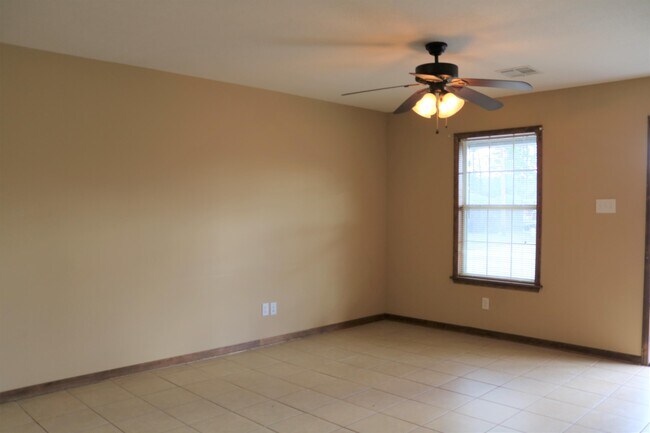 Building Photo - 1063 Shellie Ln