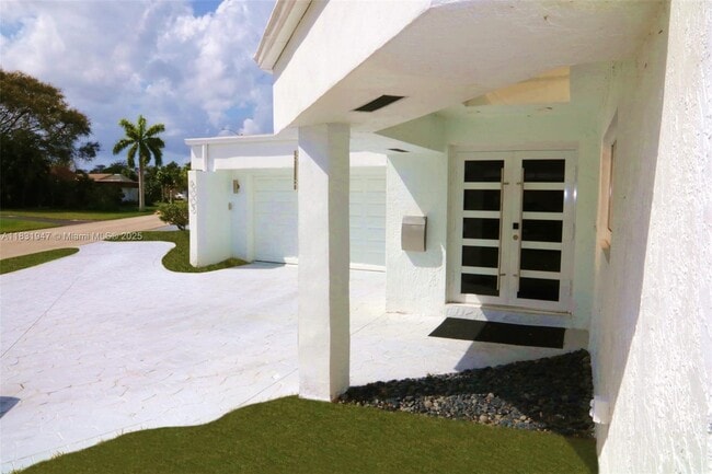 Building Photo - 6003 Umbrella Tree Ln