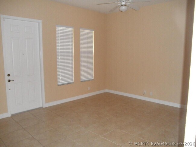 Foto del edificio - 810 NW 82nd Pl